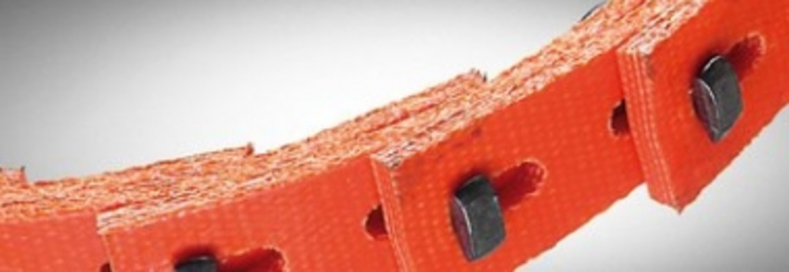 Link V-belt made of polyurethane with polyester fabric inserts